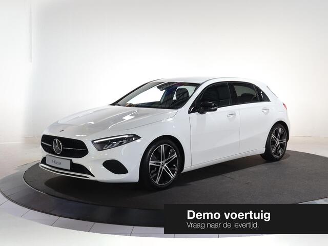 Mercedes-Benz A-KLASSE 180 Star Edition Luxury Line | Trekhaak | Dodehoekassistent | 18" lichtmetalen velgen