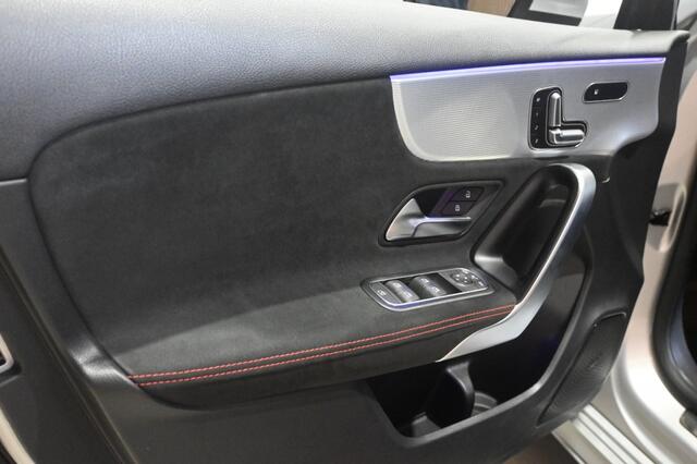 Mercedes-Benz A-KLASSE 200 AMG pakket sfeer verlichting