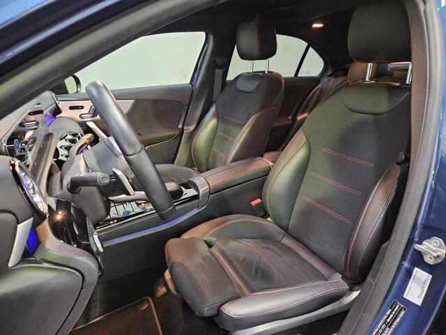 Mercedes-Benz A-KLASSE 180 Business Solution AMG / Panoramadak / Night Pakket / Sfeerverl. / NL Auto