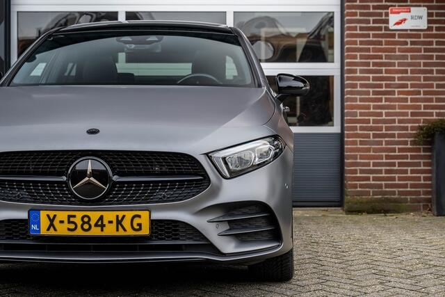Mercedes-Benz A-KLASSE 250 e Business Solution AMG Limited | Panorama | Ambiance | ACC | Matte Magno | Keyless-entry | Camera | Carplay | Led | 18' inch |