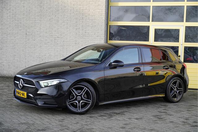 Mercedes-Benz A-KLASSE 180 Business Solution AMG BJ2022 Lmv 18" | Led V+A | Pdc | Navi | Achteruitrijcamera | Dashboard verlichting | Virtual cockpit | Climate control | Cruise control | Sportstoelen | Verwarmde voorstoelen | Zwarte hemel | Extra getint glas