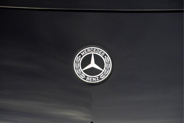 Mercedes-Benz A-KLASSE 180 Business Solution AMG BJ2022 Lmv 18" | Led V+A | Pdc | Navi | Achteruitrijcamera | Dashboard verlichting | Virtual cockpit | Climate control | Cruise control | Sportstoelen | Verwarmde voorstoelen | Zwarte hemel | Extra getint glas