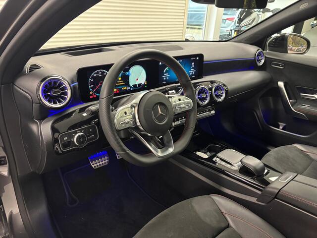 Mercedes-Benz A-KLASSE 180 AMG Panorama 360 Camera Distronic Head up Keyless