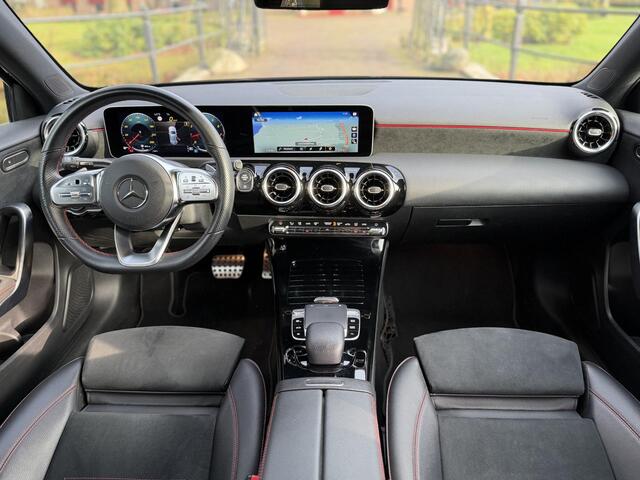 Mercedes-Benz A-KLASSE 180 AMG-Line | Camera | NWE Service & APK | Garantie |