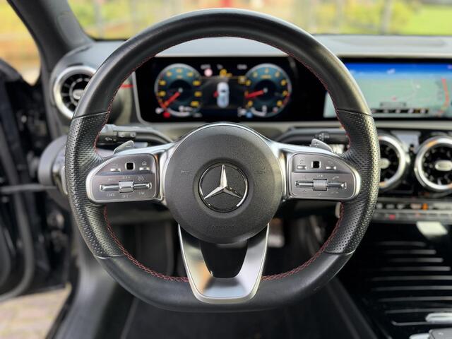 Mercedes-Benz A-KLASSE 180 AMG-Line | Camera | NWE Service & APK | Garantie |