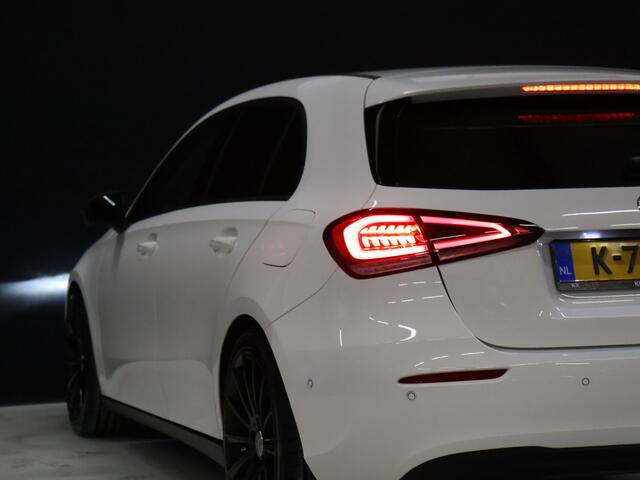 Mercedes-Benz A-KLASSE 160 Business Solution [CRUISE CONTROL, APPLE CARPLAY, ACHTERUITRIJCAMERA, PDC V+A, LANE ASSIST, STOELVERWARMING, AUTOMATISCHE AIRCO, LICHTMETALEN VELGEN, NIEUWSTAAT]