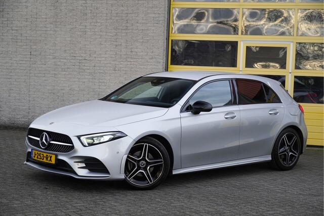 Mercedes-Benz A-KLASSE 180 Automaat! AMG BJ2020 Lmv 18" | Led V+A | Pdc | Navi | Achteruitrijcamera | Dashboard verlichting | Virtual cockpit | Climate control | Cruise control | Sportstoelen | Verwarmde voorstoelen | Zwarte hemel | Extra getint glas