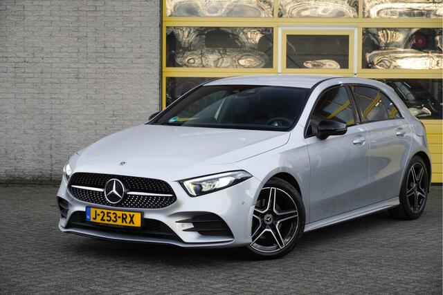 Mercedes-Benz A-KLASSE 180 Automaat! AMG BJ2020 Lmv 18" | Led V+A | Pdc | Navi | Achteruitrijcamera | Dashboard verlichting | Virtual cockpit | Climate control | Cruise control | Sportstoelen | Verwarmde voorstoelen | Zwarte hemel | Extra getint glas