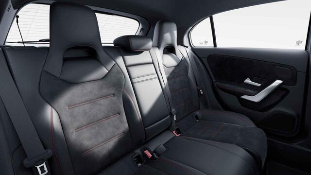 Mercedes-Benz A-KLASSE 180 AMG Line | Widescreen | Sfeerverlichting | Stoelverwarming | Parkeercamera |