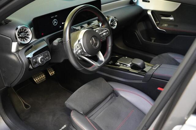 Mercedes-Benz A-KLASSE 250 e AMG Line | Panoramadak | Sportstoelen | Navigatie | Sfeerverlichting