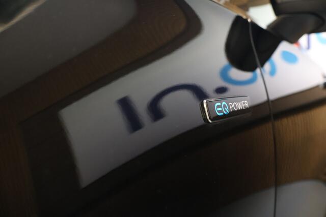 Mercedes-Benz A-KLASSE 250 e Business Solution AMG Limited Pano/LED/Keyless/Camera/Elek. stoelen/Dodehoek/18"/