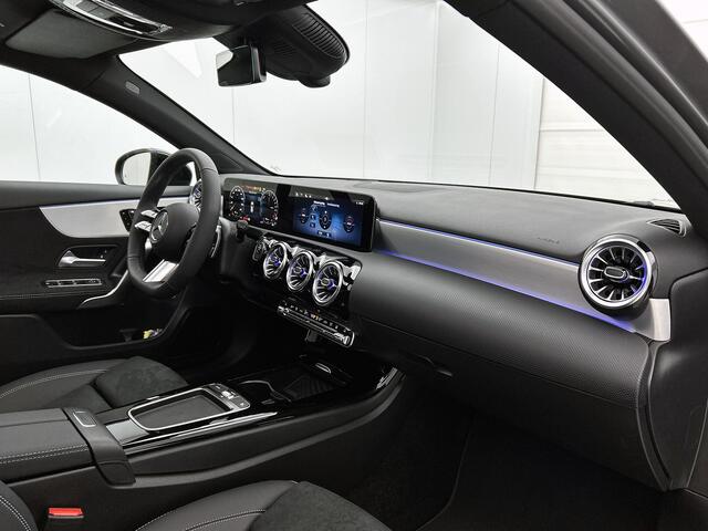 Mercedes-Benz A-KLASSE 250 e Business Solution AMG | AMG Line Plus pakket | Smartphone-integratie | Head-up display | Panoramaschuifdak | Augmented Reality navigatie | Multibeam LED | 360°-camera | 19 inch AMG veglen |