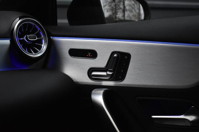 Mercedes-Benz A-KLASSE 180 Business Solution AMG | Pano | Sfeerverlichting | Camera | Stoelen Elektr. + Memory | Stoelverwarming | Orig. NL |