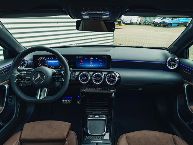 Mercedes-Benz A-KLASSE Hatchback 250 e Business Solution AMG Panorama dak