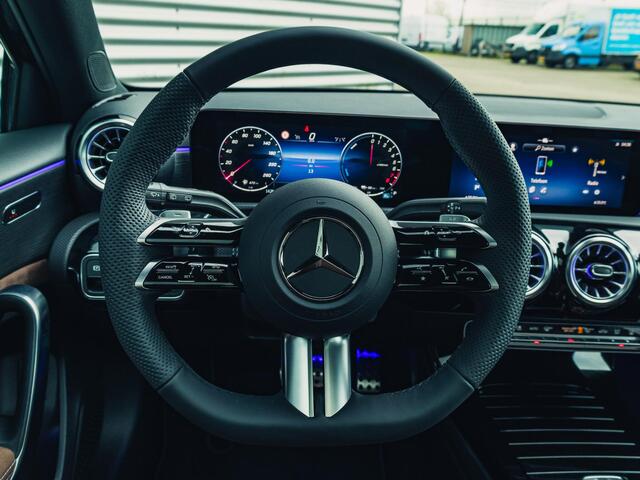 Mercedes-Benz A-KLASSE Hatchback 250 e Business Solution AMG Panorama dak