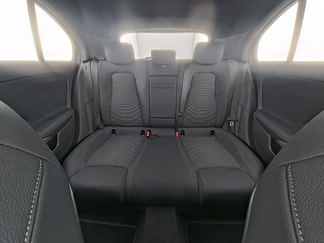 Mercedes-Benz A-KLASSE 250 e Plug-In Hybride Panorama Schif-Kanteldak | Sfeerverlichting | Memory Voorstoelen | Stuur en Stoelverwarming. Inclusief 24 maanden Mercedes-Benz Certified garantie voor Europa.