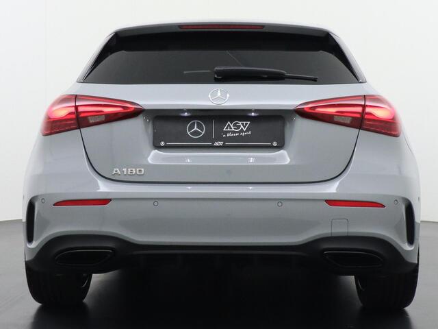 Mercedes-Benz A-KLASSE 180 Business Solution AMG | Memorystoelen | Apple Carplay & Android Auto | Panorama - Schuifdak | Head-Up Display | 360° Camera | Multibeam Led