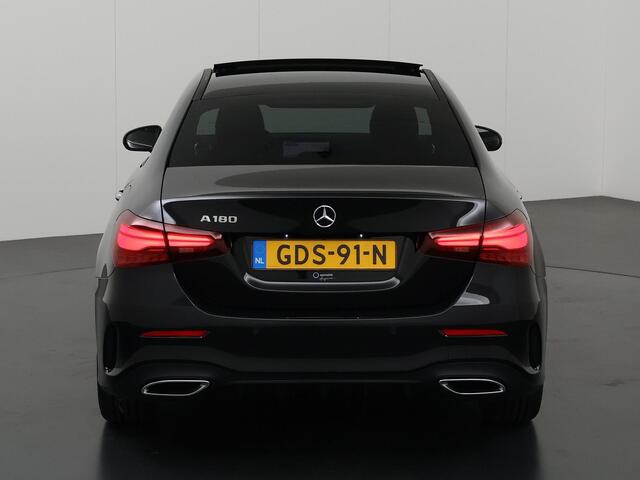 Mercedes-Benz A-KLASSE 180 AMG Line Panoramadak | 19inch LM Velegen | Multibeam led | Night pakket | Key less Go |