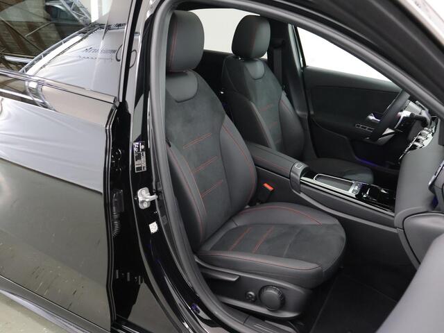 Mercedes-Benz A-KLASSE 180 AMG Line Panoramadak | 19inch LM Velegen | Multibeam led | Night pakket | Key less Go |