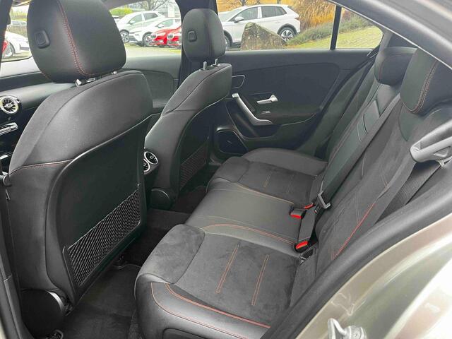 Mercedes-Benz A-KLASSE 250 4MATIC Premium Plus AMG Pano matrix LED 19-inch Burmester ACC Keyless 360° Camera Memory