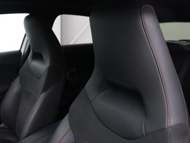 Mercedes-Benz A-KLASSE 250e AMG | Panoramadak | Stoelverwarming | Carplay | Leder/Alcantara | Camera | Sfeerverlichting | Navigatie | Park Assist | Climate control | PHEV | Plug In