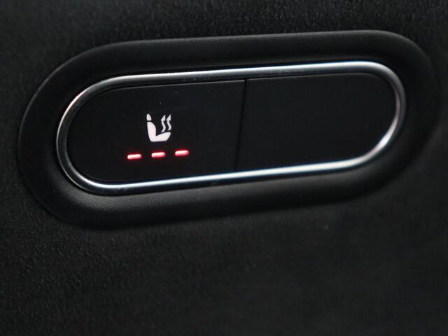 Mercedes-Benz A-KLASSE 250e AMG | Panoramadak | Stoelverwarming | Carplay | Leder/Alcantara | Camera | Sfeerverlichting | Navigatie | Park Assist | Climate control | PHEV | Plug In