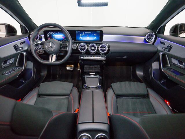 Mercedes-Benz A-KLASSE A 180 Star Edition AMG Line Plus | Facelift | Night | Memory | Pano | Trekhaak | Winterpakket