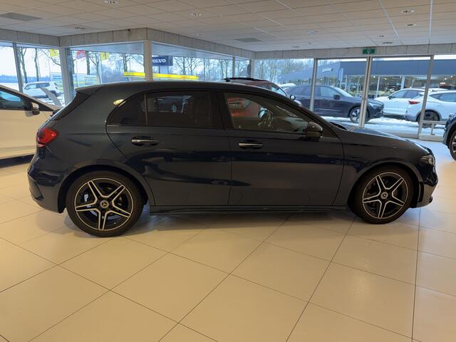 Mercedes-Benz A-KLASSE 180 Business Solution Automaat / AMG styling / 18"LM / LED / Navi / Camera