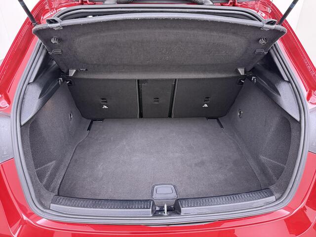 Mercedes-Benz A-KLASSE 180 Business Solution AMG Panoramadak | Memory | Camera | Stoelverwarming |