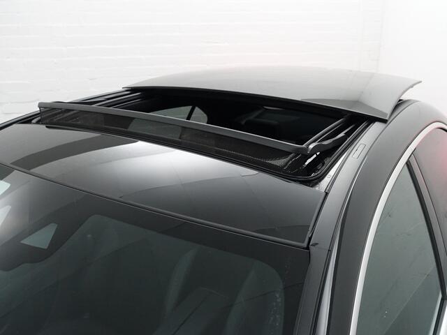 Mercedes-Benz A-KLASSE 250 e AMG Premium Plus- Burmester Surround, Head Up, 360 Camera, Carplay, Android Auto, Panoramadak