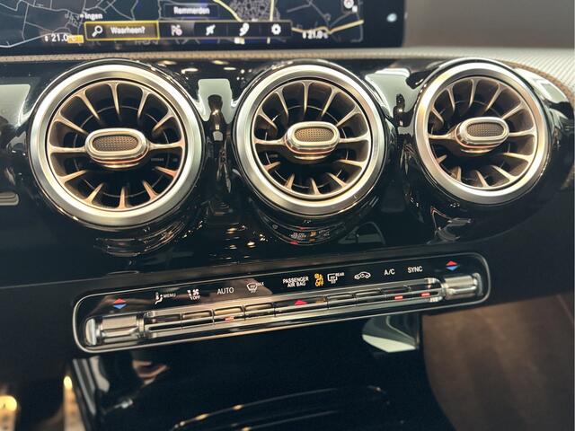 Mercedes-Benz A-KLASSE 200 Business AMG / Pano / Memory / Camera / Stoelverwarming