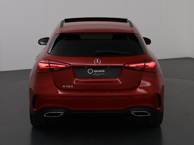 Mercedes-Benz A-KLASSE 180 Business Solution AMG | Night pakket | 19 inch velgen | Panoramadak | Keyless entry |