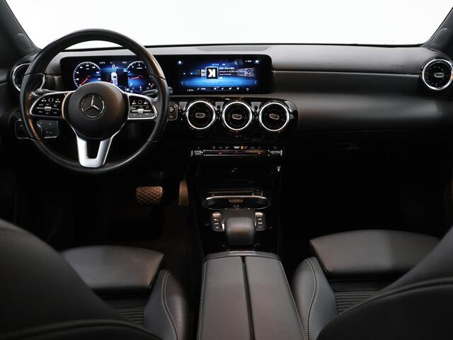 Mercedes-Benz A-KLASSE 180 Business Solution Luxury | Widescreen | Stoelverwarming | Achteruitrijcamera |