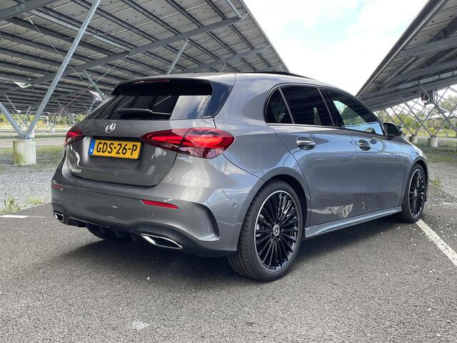 Mercedes-Benz A-KLASSE 180 Star Edition AMG Line | Nieuwprijs ¤ 52.195,- | Night | Panoramadak | Sfeerverlichting | Stoelverwarming | Parkeercamera |