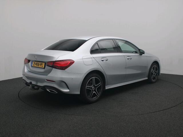 Mercedes-Benz A-KLASSE 250 e AMG Plug-In Hybride AMG Line | Night Pakket | Trekhaak | Sfeerverlichting | Achteruitrijcamera | Stuur en Stoelverwarming. Inclusief 24 maanden MB Certified garantie voor Europa.