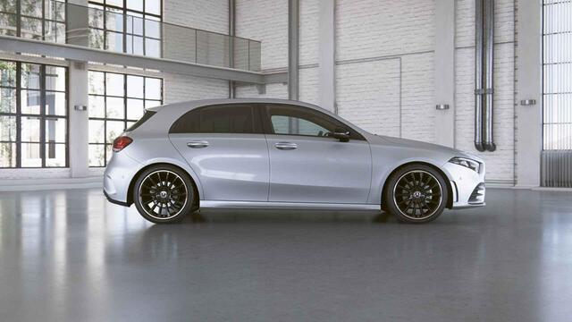 Mercedes-Benz A-KLASSE 180 Premium | AMG | Night | Panoramadak | Multispaaks AMG velgen | Stoelverwarming | Sfeerverlichting |