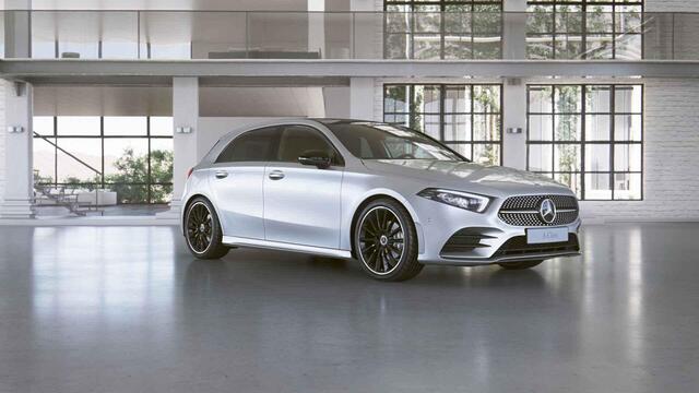 Mercedes-Benz A-KLASSE 180 Premium | AMG | Night | Panoramadak | Multispaaks AMG velgen | Stoelverwarming | Sfeerverlichting |