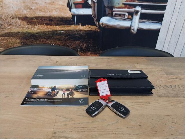 Mercedes-Benz A-KLASSE 200 AUTOMAAT PANO DAK WIDESCREEN CAMERA HALF LEER PARK ASSIST LED NAVI CRUISE ECC