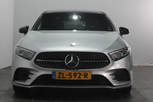 Mercedes-Benz A-KLASSE 180 AMG Night Upgrade - Pano / Navi / Stoelverw.