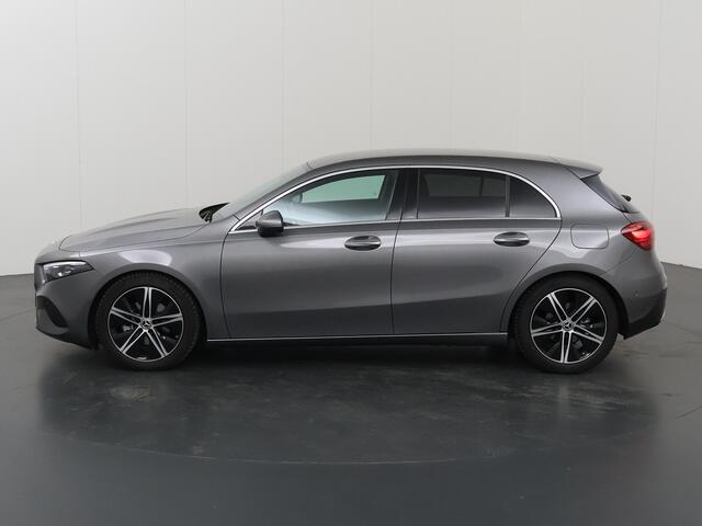 Mercedes-Benz A-KLASSE 180 Star Edition Luxury Line | Widescreen | Multibeam | Sfeerverlichting | Stoelverwarming |