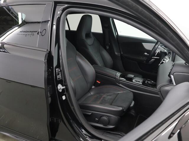 Mercedes-Benz A-KLASSE 180 Business Solution AMG | Night | Panoramadak | Sfeerverlichting | Achteruitrijcamera | Stoelverwarming |