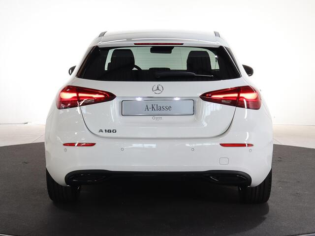 Mercedes-Benz A-KLASSE 180 Star Edition Luxury Line | Trekhaak | Dodehoekassistent | 18" lichtmetalen velgen