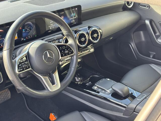 Mercedes-Benz A-KLASSE 180 Business Solution / Applecarplay Android Auto / Digital Cockpit / Stoelverwarming /