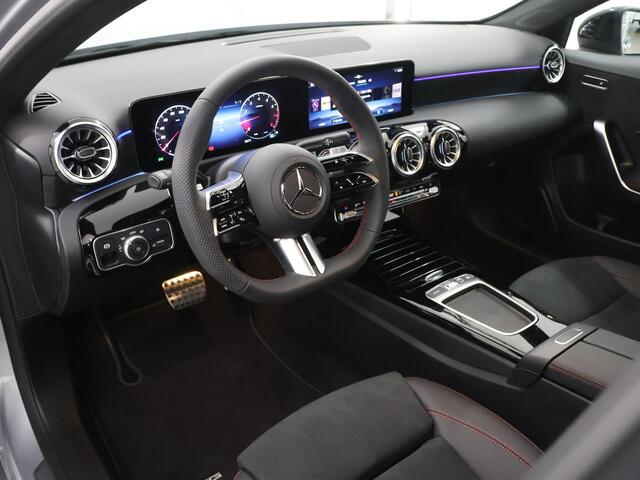 Mercedes-Benz A-KLASSE 180 Business Solution AMG | Panoramaschuifdak | Stoelverwarming | Achteruitrijcamera | MULTIBEAM LED |