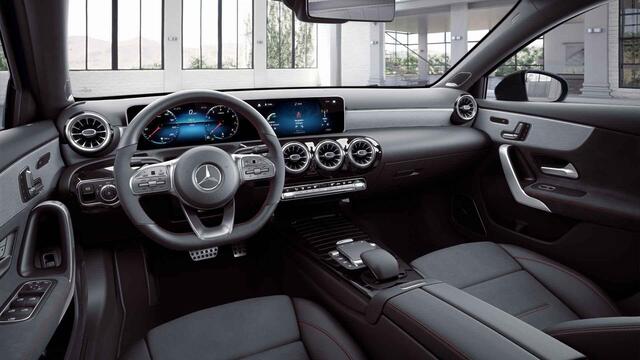 Mercedes-Benz A-KLASSE 250 e Premium Plus | AMG | Memory | Panoramadak | Night | Stoelverwarming | Widescreen |