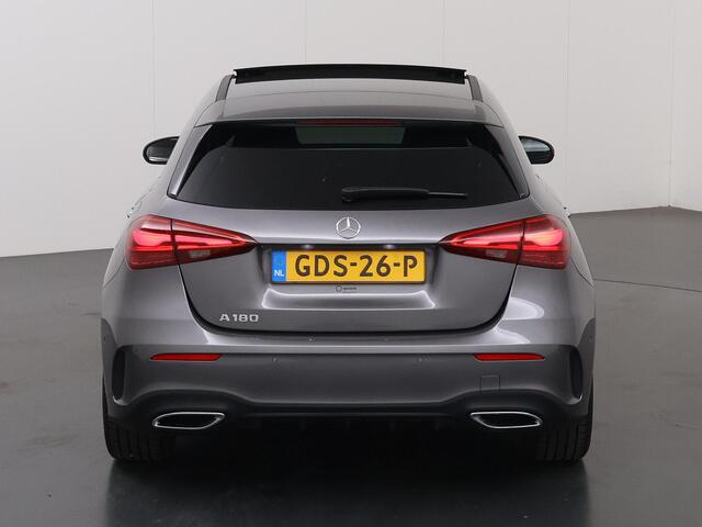 Mercedes-Benz A-KLASSE 180 Star Edition AMG Line | Nieuwprijs ¤ 52.195,- | Night | Panoramadak | Sfeerverlichting | Stoelverwarming | Parkeercamera |