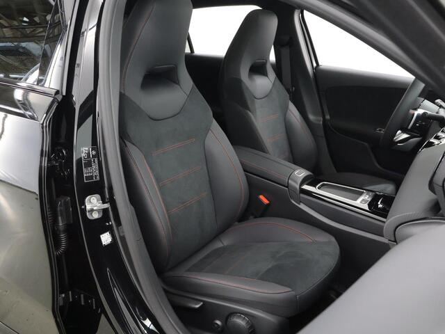 Mercedes-Benz A-KLASSE 250e Business Solution AMG | Panoramaschuifdak | Stoelverwarming | Achteruitrijcamera | MULTIBEAM LED | Night Pakket |