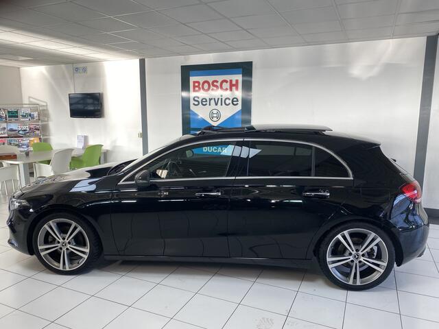 Mercedes-Benz A-KLASSE 220 Launch Edition Premium Panoramadak / Leer / Trekhaak /19 inch velgen