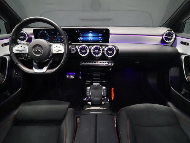 Mercedes-Benz A-KLASSE 250 e Business Solution AMG Limited [TREKHAAK INKLAPBAAR, SCHUIFKANTELDAK, APPLE CARPLAY, ANDROID, SFEERVERLICHTING, CAMERA, ADAPTIVE CRUISE, STOELVERWARMING, PDC V+A, HALF LEDER, CLIMATE, NIEUWSTAAT]