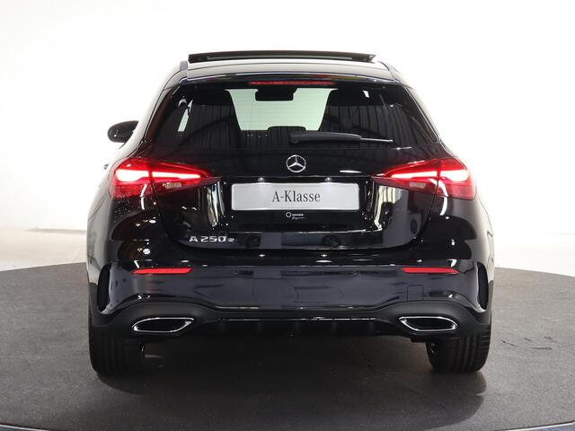 Mercedes-Benz A-KLASSE 250e Business Solution AMG | Panoramaschuifdak | Stoelverwarming | Achteruitrijcamera | MULTIBEAM LED | Nightpakket |